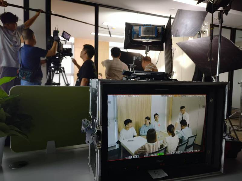 资阳区TVC拍摄公司：科技产品视觉化大师，诠释未来感与功能美学