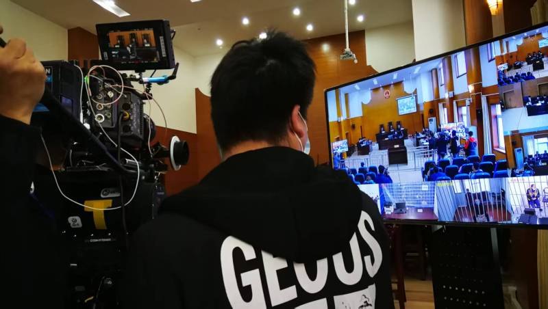 AI生成VS人工创意——资阳区广告片拍摄公司的技术浪漫主义实践